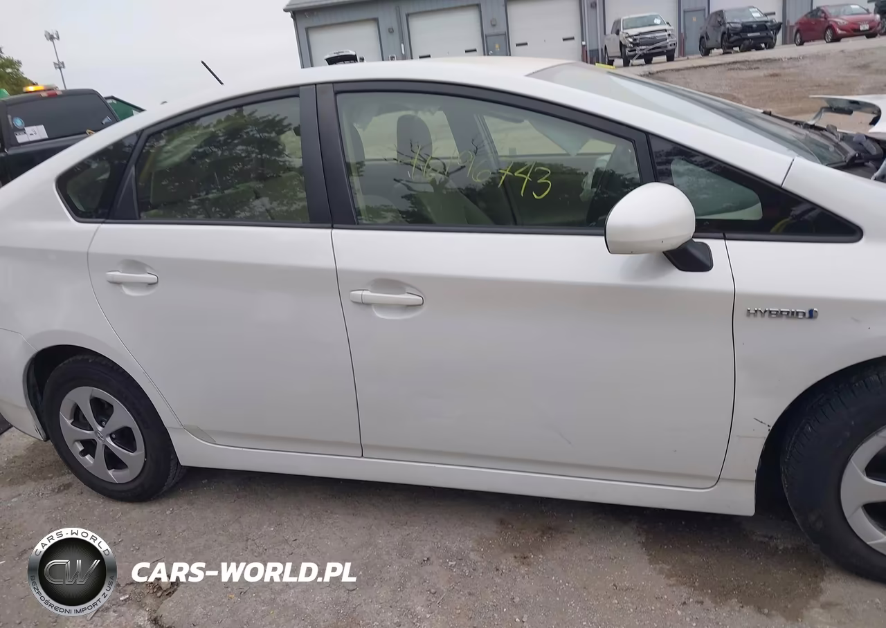 2015 Toyota Prius Two VIN:JTDKN3DU6F1924695 - 13