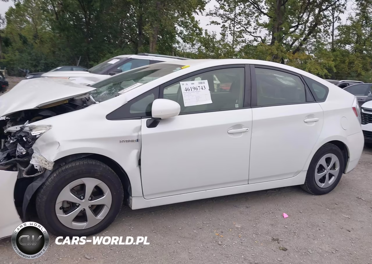2015 Toyota Prius Two VIN:JTDKN3DU6F1924695 - 14