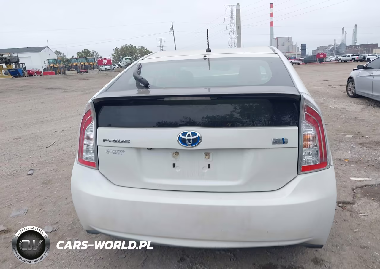 2015 Toyota Prius Two VIN:JTDKN3DU6F1924695 - 16