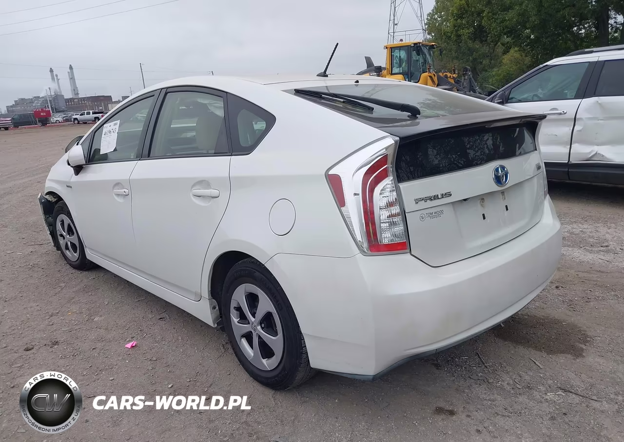 2015 Toyota Prius Two VIN:JTDKN3DU6F1924695 - 3