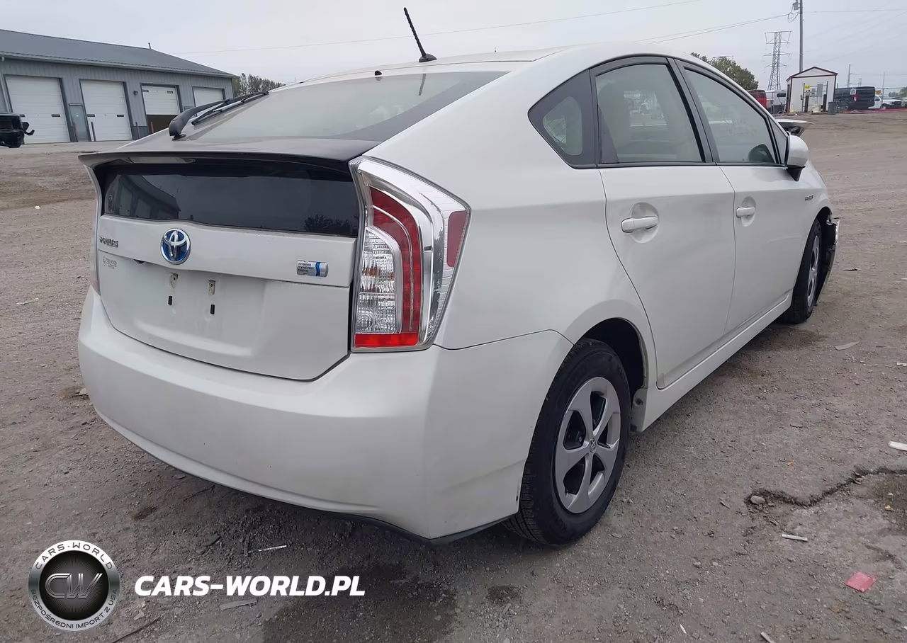 2015 Toyota Prius Two VIN:JTDKN3DU6F1924695 - 4