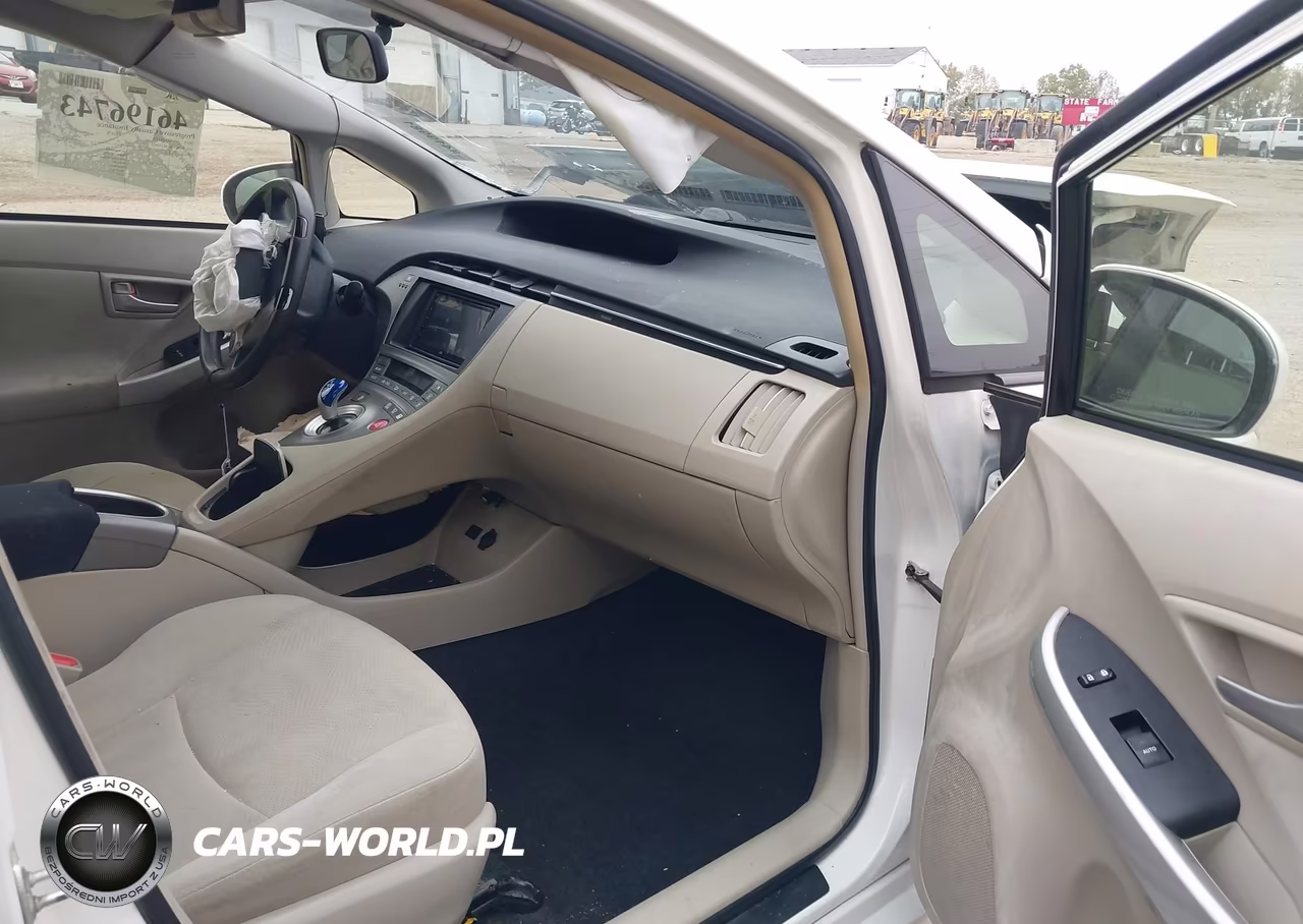 2015 Toyota Prius Two VIN:JTDKN3DU6F1924695 - 5