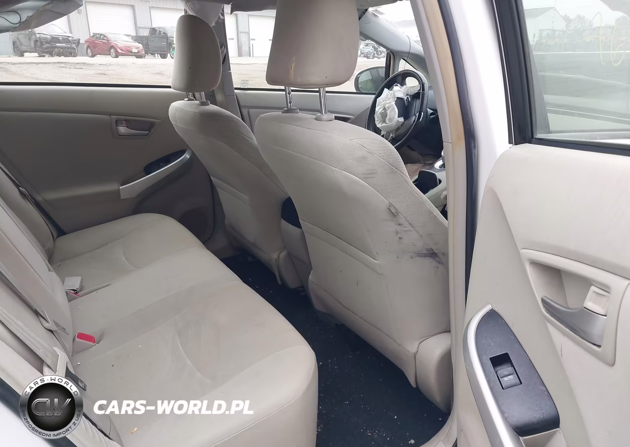 2015 Toyota Prius Two VIN:JTDKN3DU6F1924695 - 8