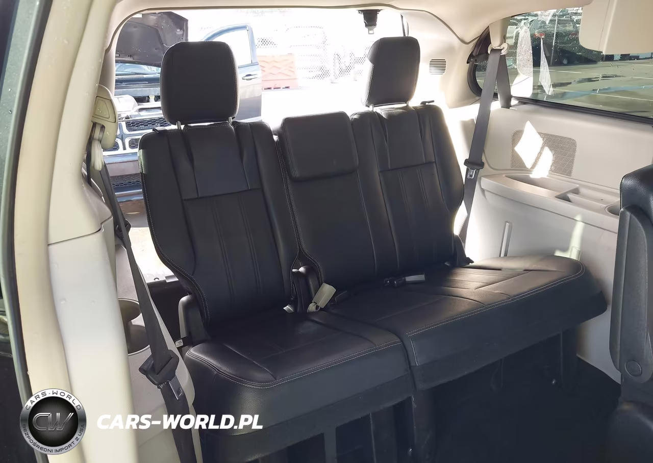 2016 Chrysler Town & Country Touring VIN:2C4RC1BG1GR259966 - 18
