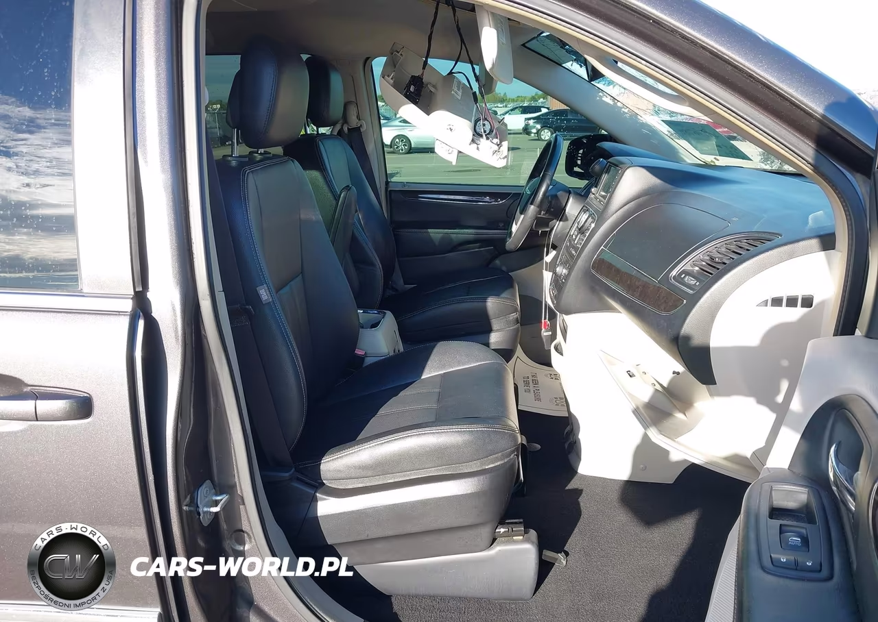 2016 Chrysler Town & Country Touring VIN:2C4RC1BG1GR259966 - 5