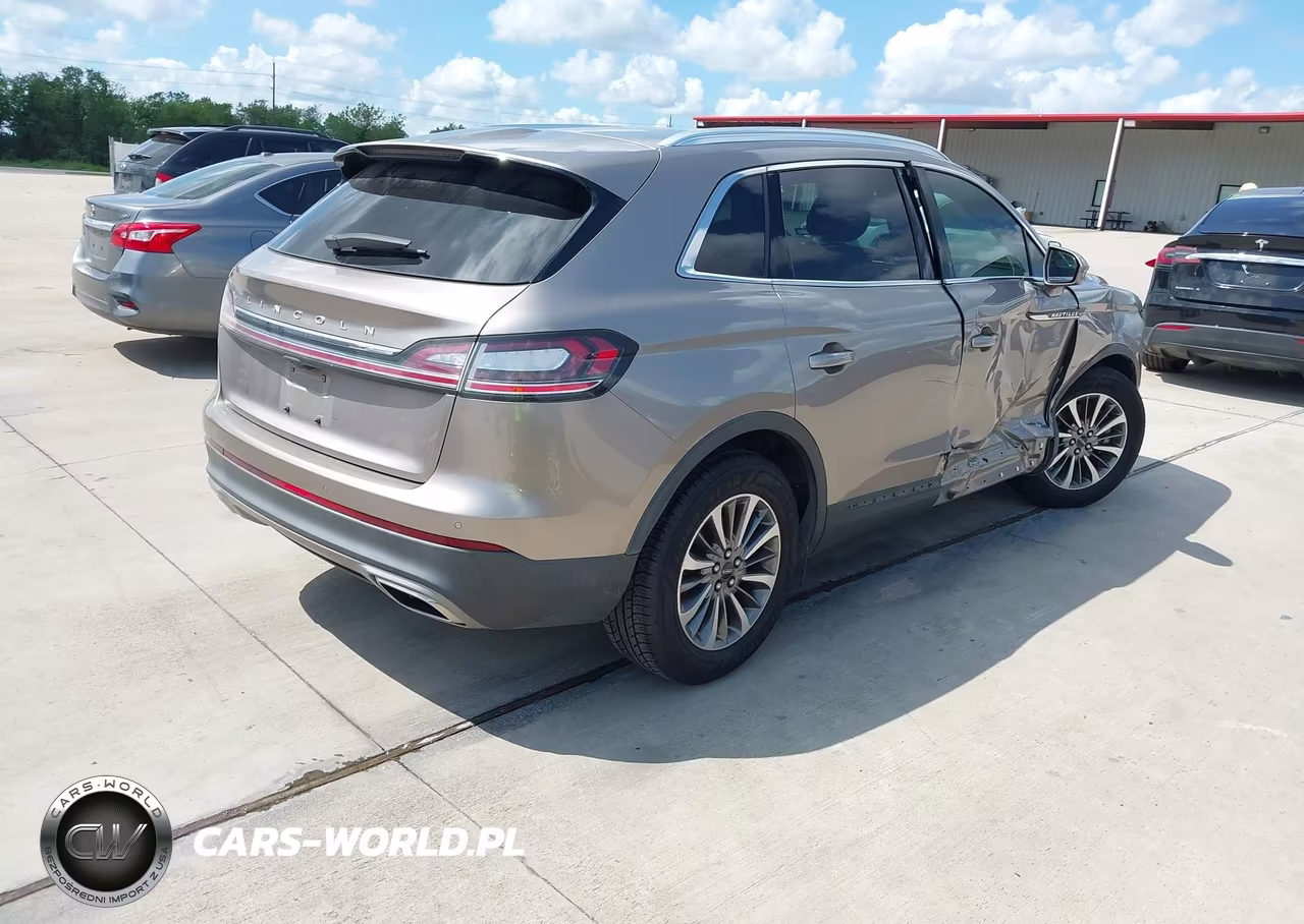 2020 Lincoln Nautilus Standard VIN:2LMPJ6J95LBL34474 - 4