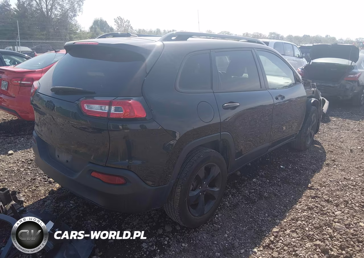 2015 Jeep Cherokee Latitude Altitude VIN:1C4PJMCB8FW745861 - 4