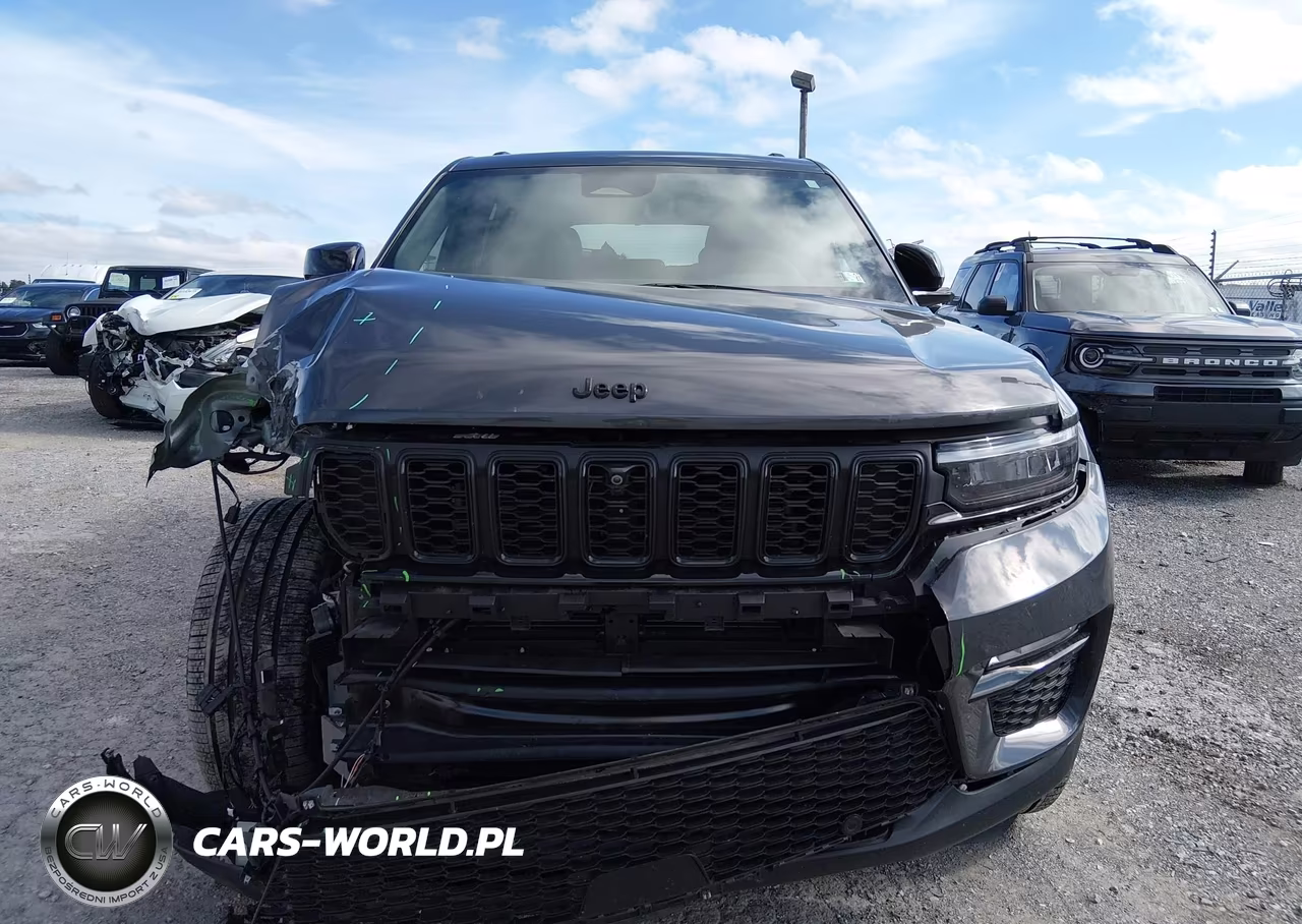 2025 Jeep Grand Cherokee Limited 4X4 VIN:1C4RJHBG3S8730275 - 12