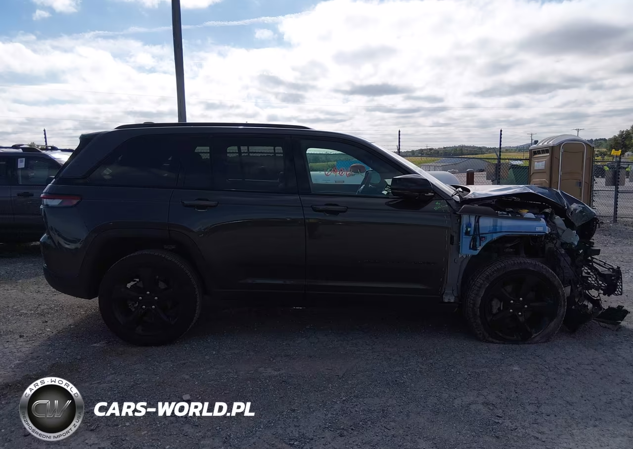 2025 Jeep Grand Cherokee Limited 4X4 VIN:1C4RJHBG3S8730275 - 13