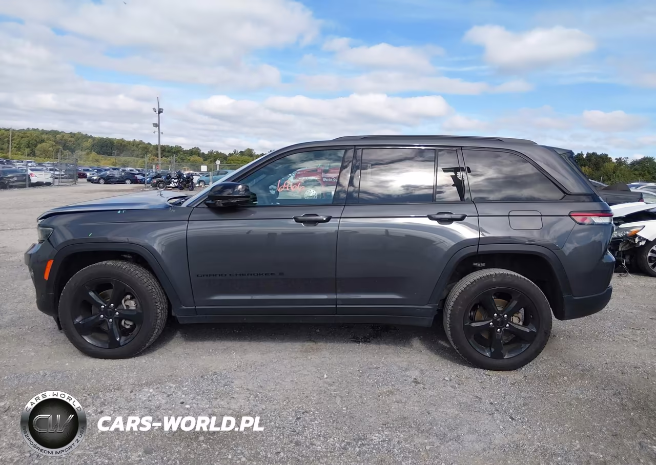 2025 Jeep Grand Cherokee Limited 4X4 VIN:1C4RJHBG3S8730275 - 14