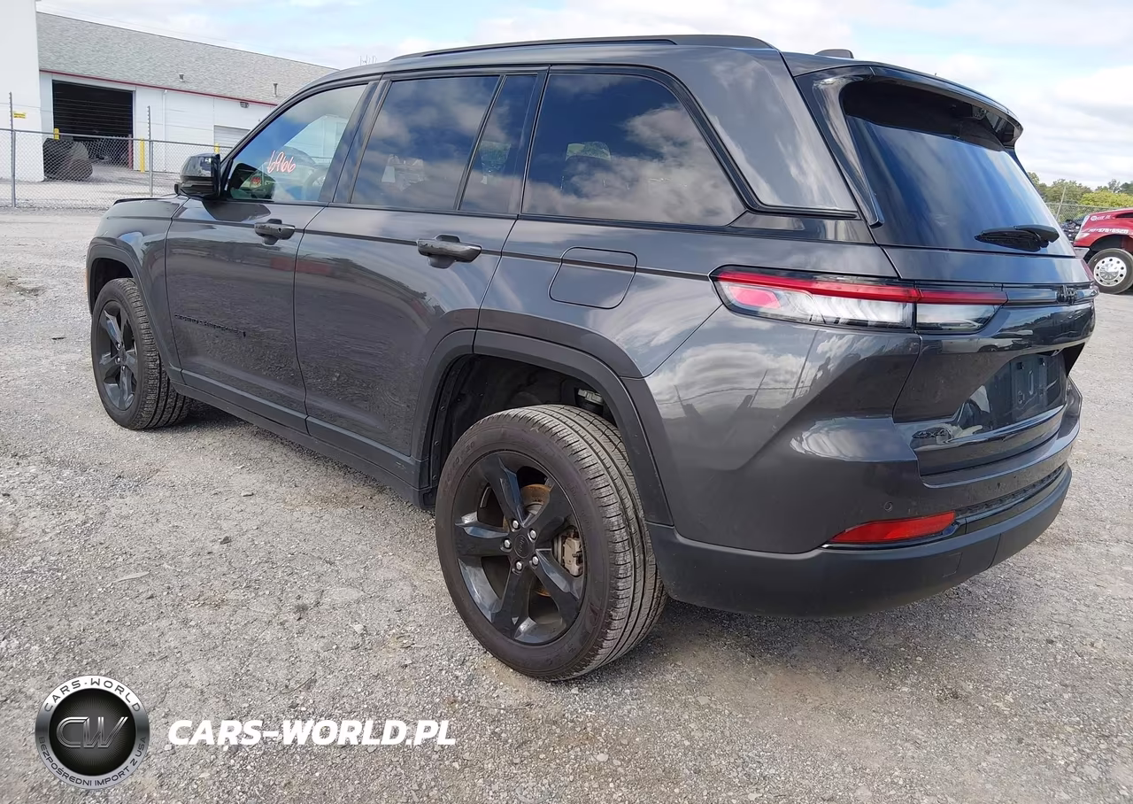 2025 Jeep Grand Cherokee Limited 4X4 VIN:1C4RJHBG3S8730275 - 3