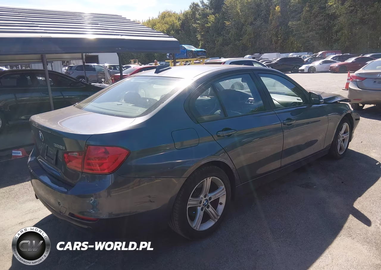 2013 BMW 3 Series 328I xDrive VIN:WBA3B3C50DF530968 - 4