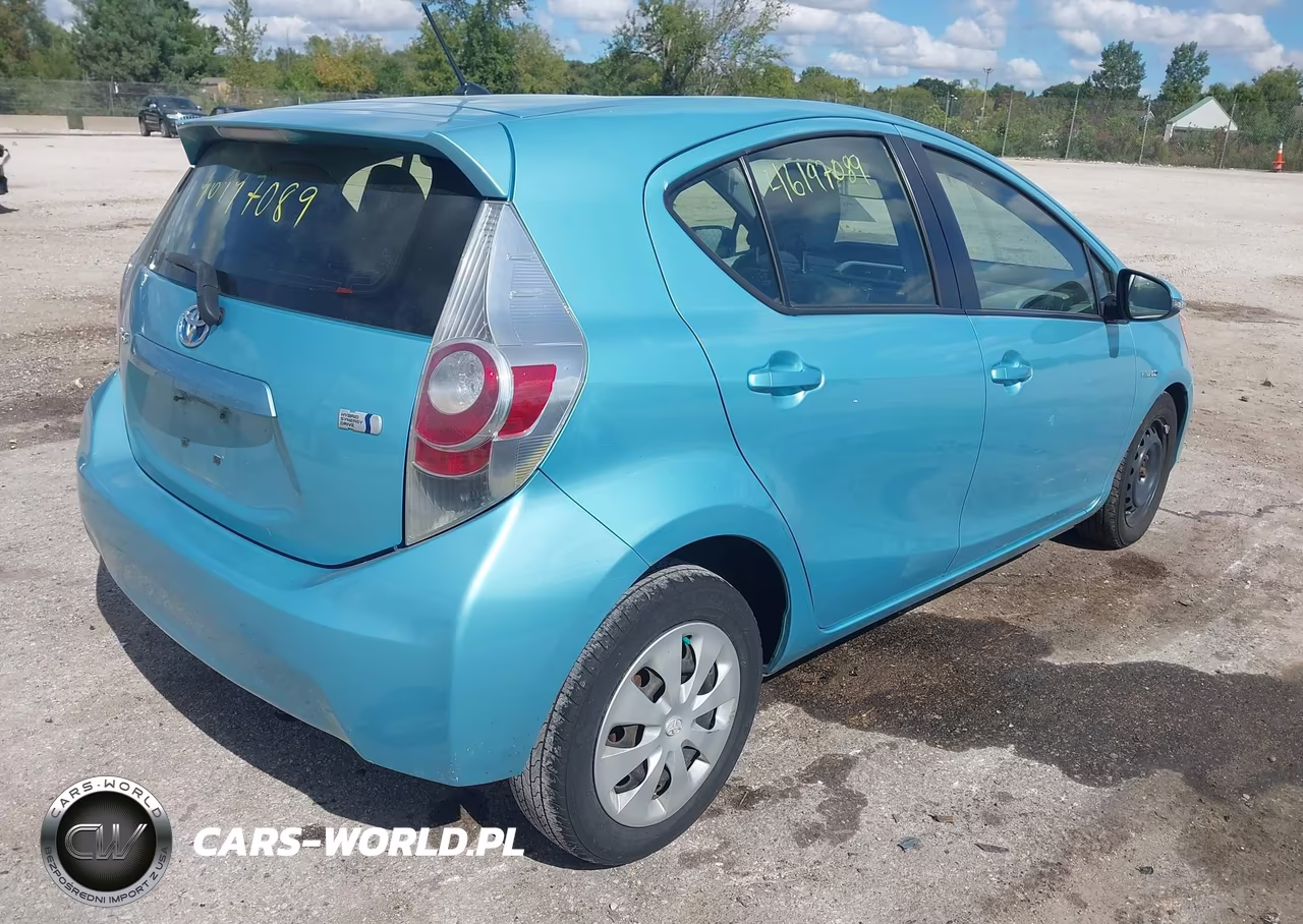 2012 Toyota Prius C Two VIN:JTDKDTB37C1015566 - 4