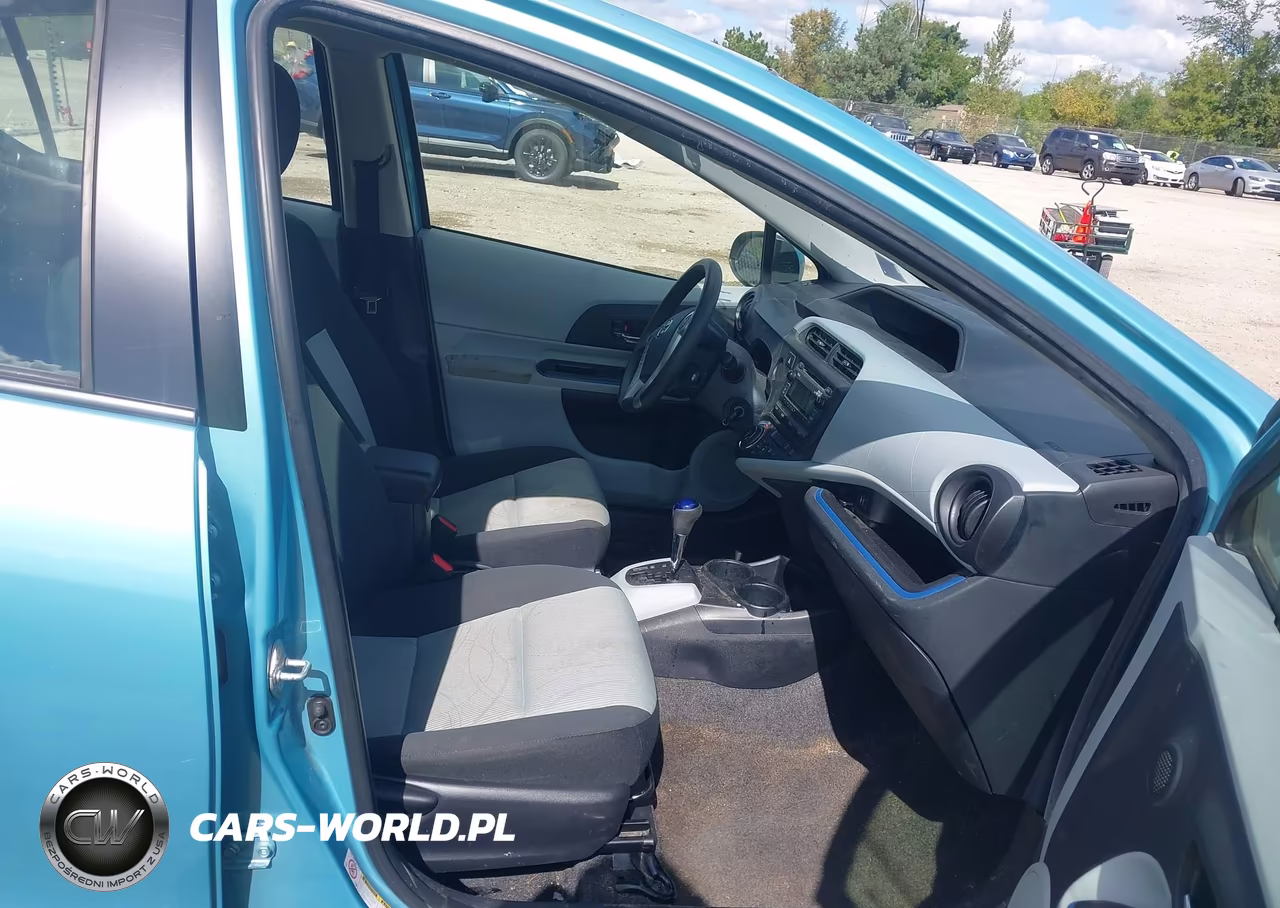 2012 Toyota Prius C Two VIN:JTDKDTB37C1015566 - 5