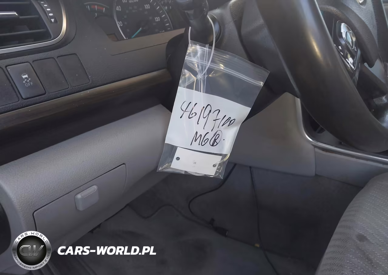 2015 Toyota Camry Le VIN:4T4BF1FKXFR459674 - 18