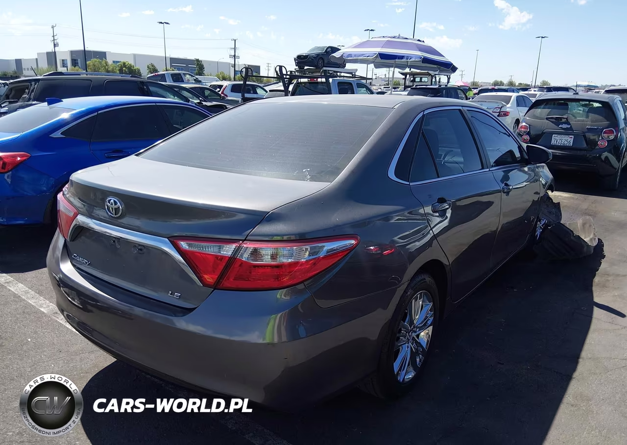 2015 Toyota Camry Le VIN:4T4BF1FKXFR459674 - 4