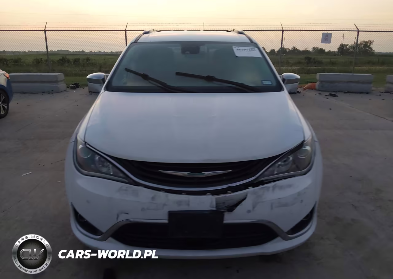 2018 Chrysler Pacifica Hybrid Limited VIN:2C4RC1N76JR105207 - 12