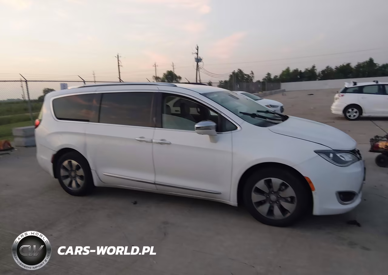 2018 Chrysler Pacifica Hybrid Limited VIN:2C4RC1N76JR105207 - 13