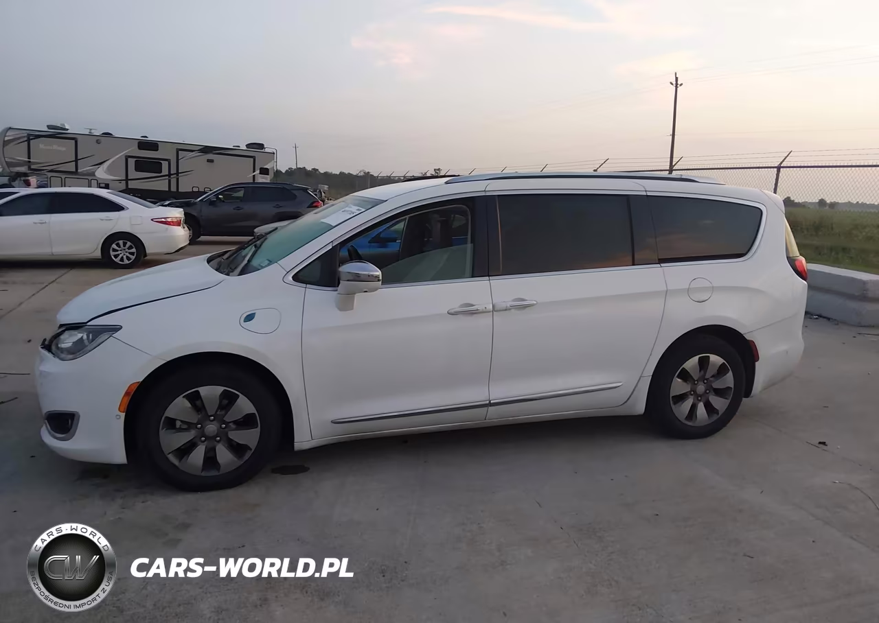 2018 Chrysler Pacifica Hybrid Limited VIN:2C4RC1N76JR105207 - 14