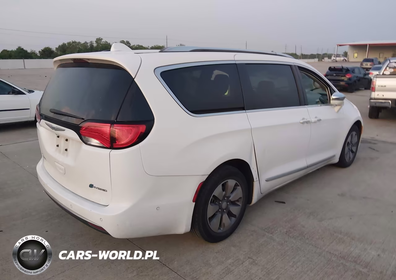 2018 Chrysler Pacifica Hybrid Limited VIN:2C4RC1N76JR105207 - 4