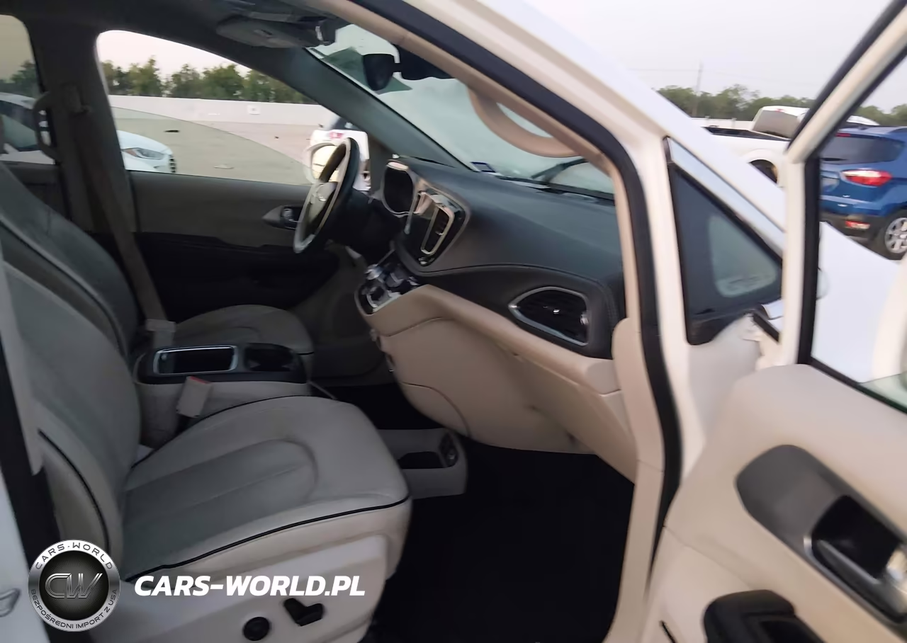 2018 Chrysler Pacifica Hybrid Limited VIN:2C4RC1N76JR105207 - 5