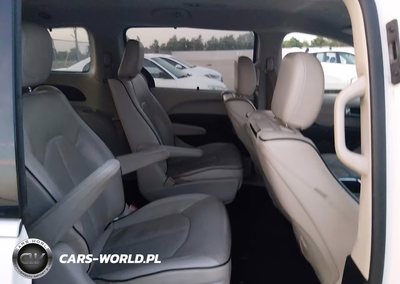 2018 Chrysler Pacifica Hybrid Limited VIN:2C4RC1N76JR105207 - 8
