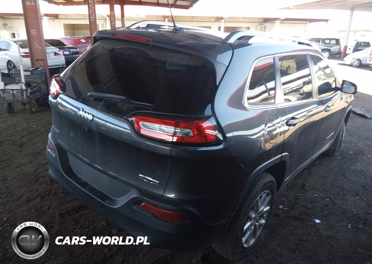 2015 Jeep Cherokee Latitude VIN:1C4PJMCB9FW668532 - 4
