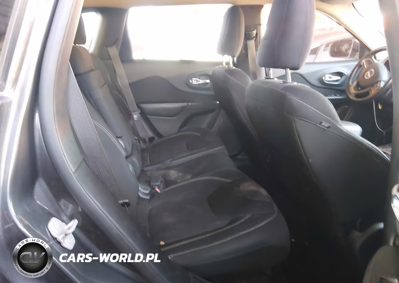 2015 Jeep Cherokee Latitude VIN:1C4PJMCB9FW668532 - 8