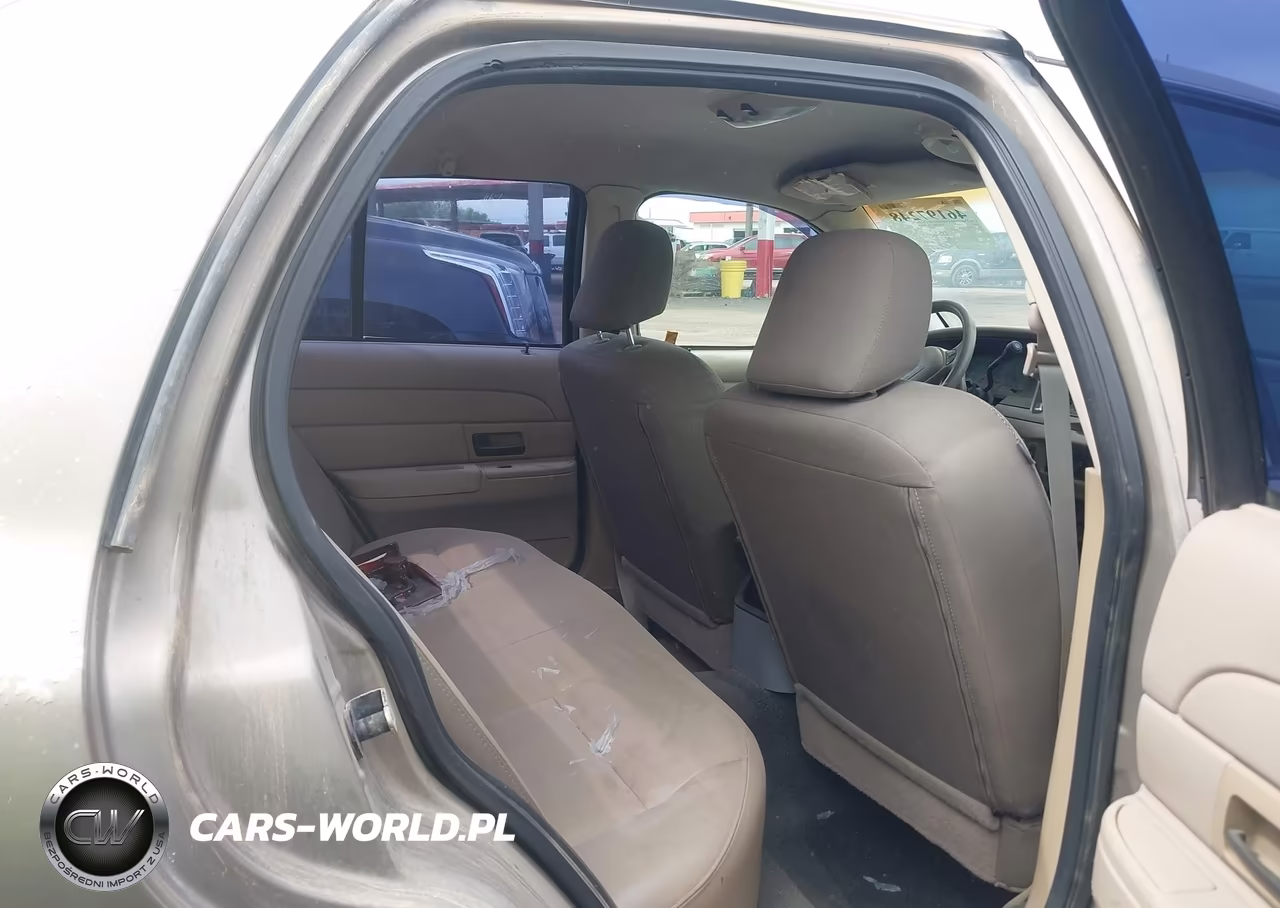 2004 Ford Crown Victoria Police VIN:2FAHP71W84X142507 - 8