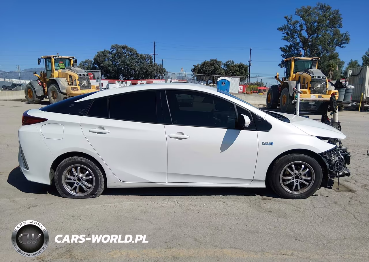 2017 Toyota Prius Prime Premium VIN:JTDKARFP5H3054080 - 14
