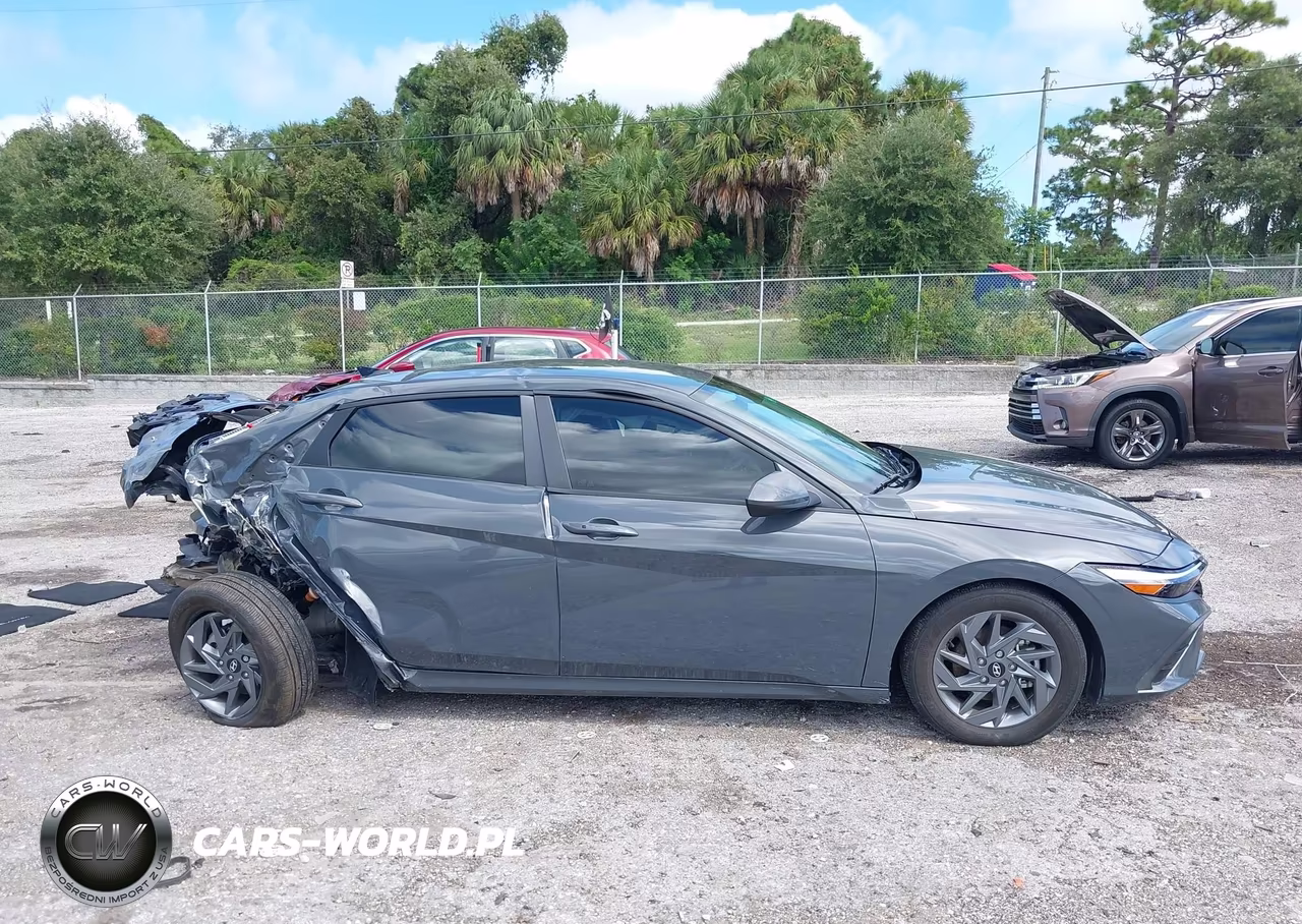2024 Hyundai Elantra Sel VIN:KMHLM4DGXRU750362 - 13