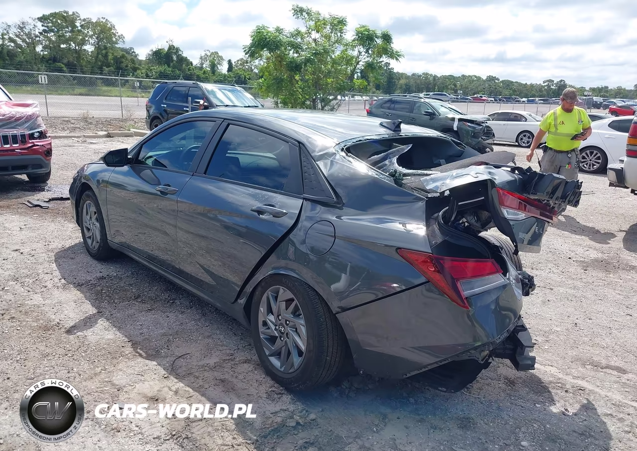 2024 Hyundai Elantra Sel VIN:KMHLM4DGXRU750362 - 3