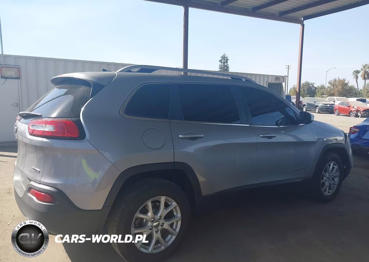 2015 Jeep Cherokee Latitude VIN:1C4PJMCSXFW640576 - 13