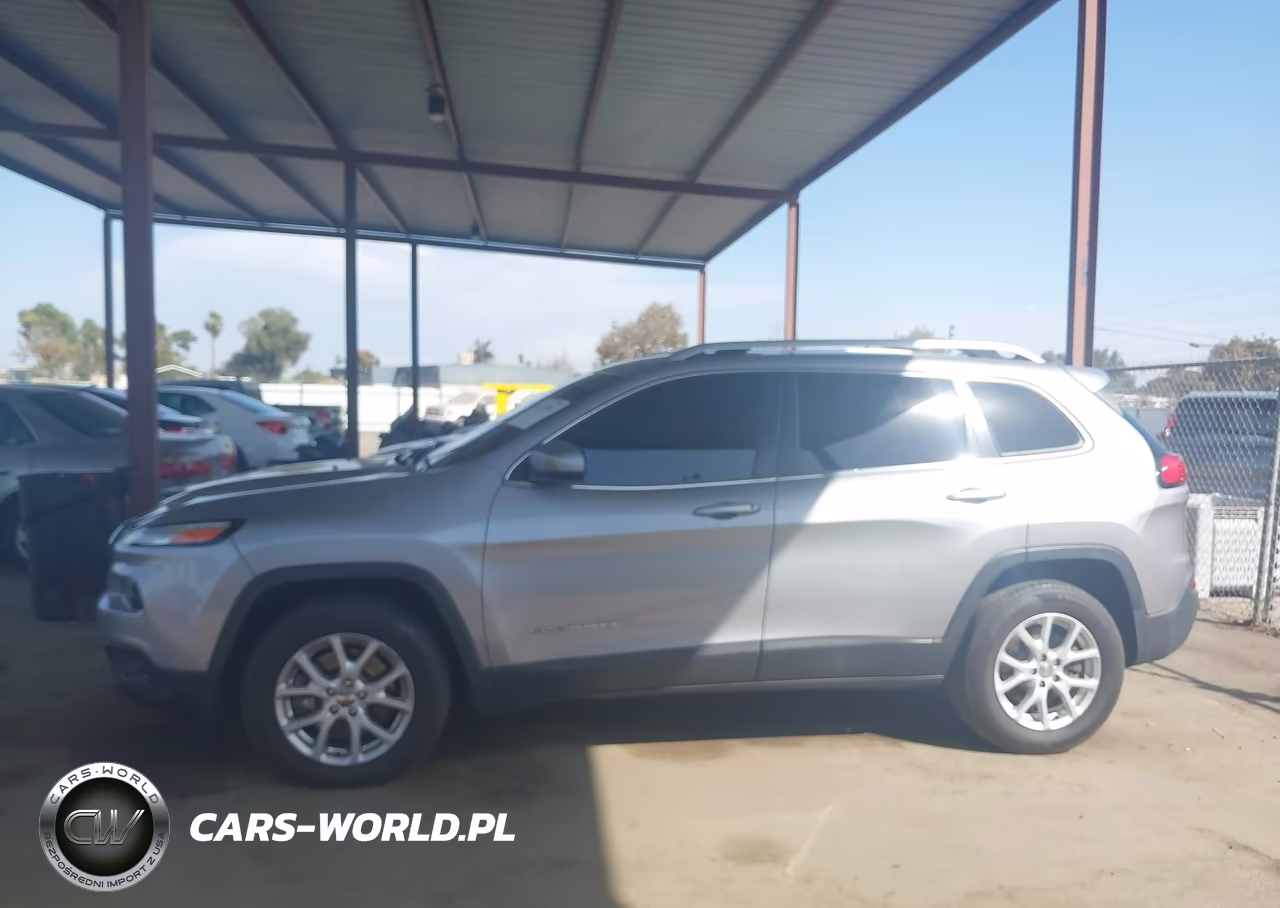 2015 Jeep Cherokee Latitude VIN:1C4PJMCSXFW640576 - 14