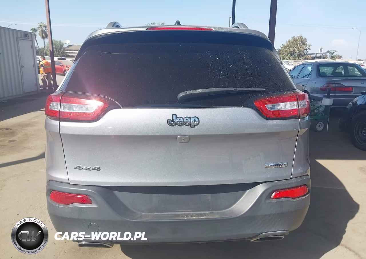 2015 Jeep Cherokee Latitude VIN:1C4PJMCSXFW640576 - 16