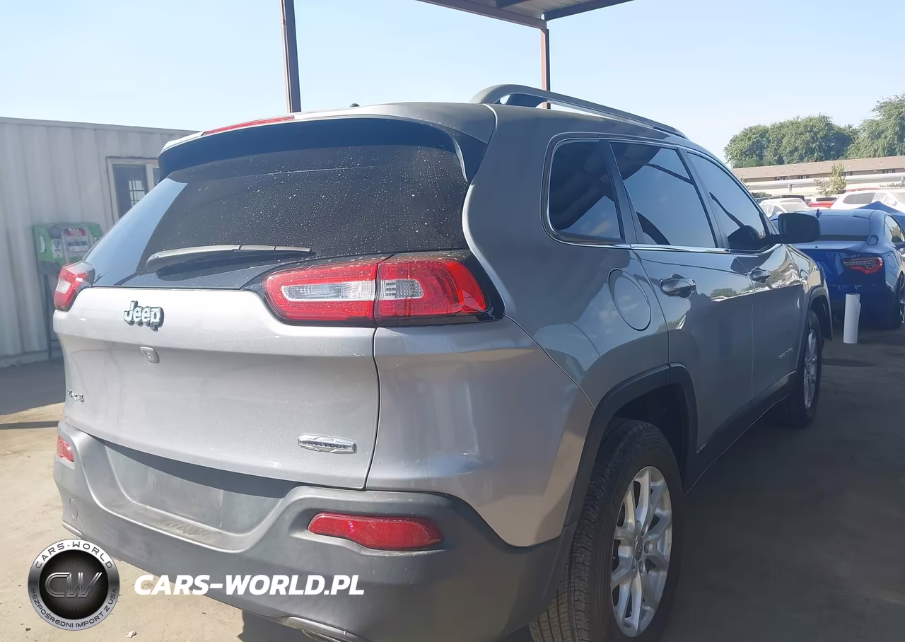 2015 Jeep Cherokee Latitude VIN:1C4PJMCSXFW640576 - 4