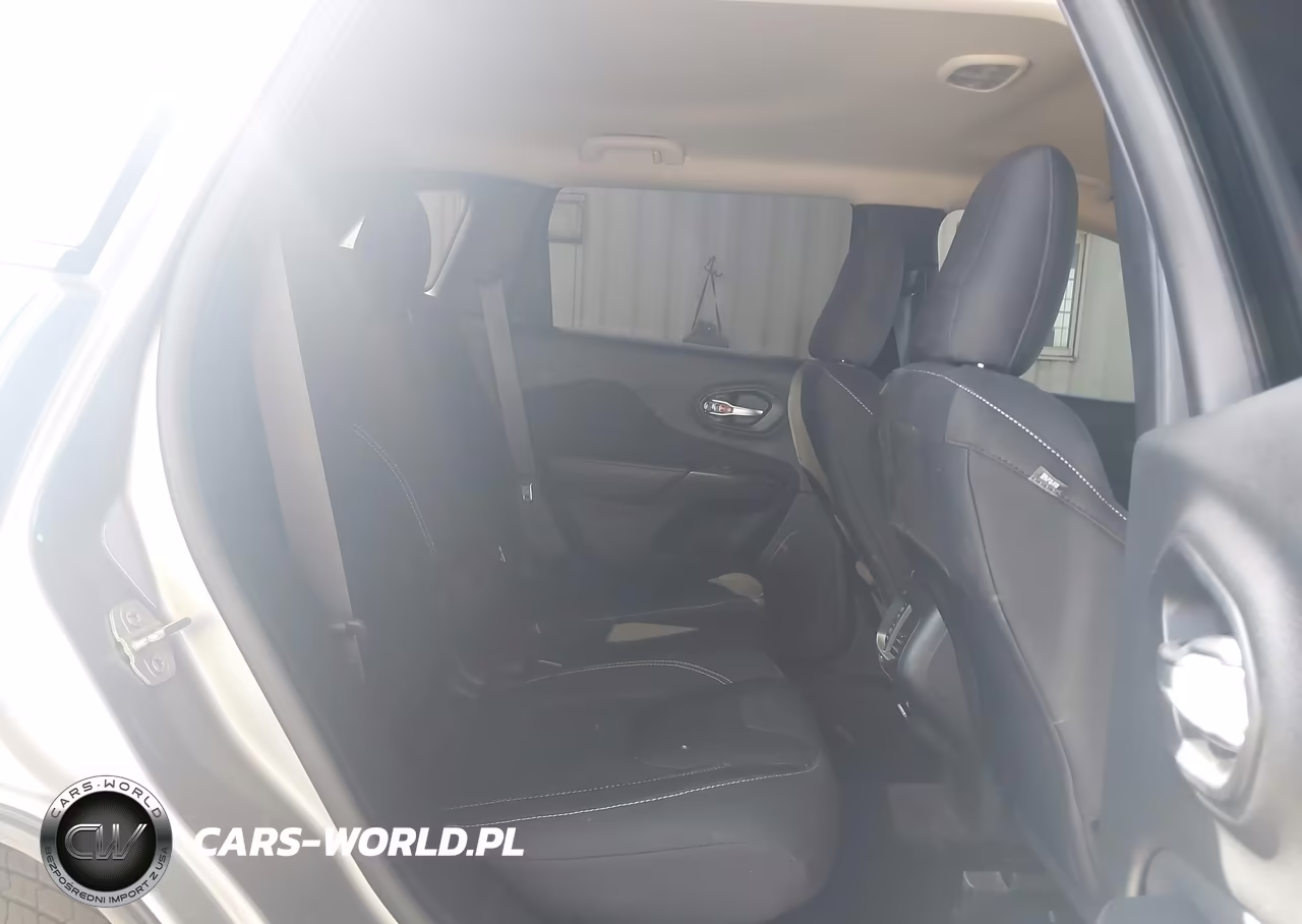 2015 Jeep Cherokee Latitude VIN:1C4PJMCSXFW640576 - 8