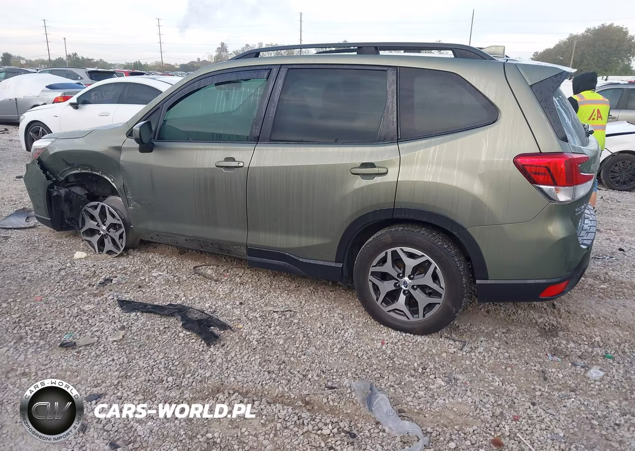 2020 Subaru Forester Premium VIN:JF2SKAJC5LH533065 - 3