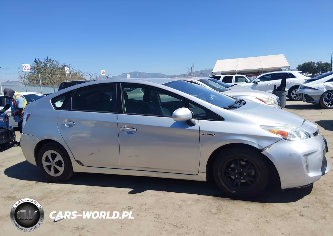 2015 Toyota Prius Five-Four-Persona Series Special Edition-Three-Two VIN:JTDKN3DU8F1992612 - 13