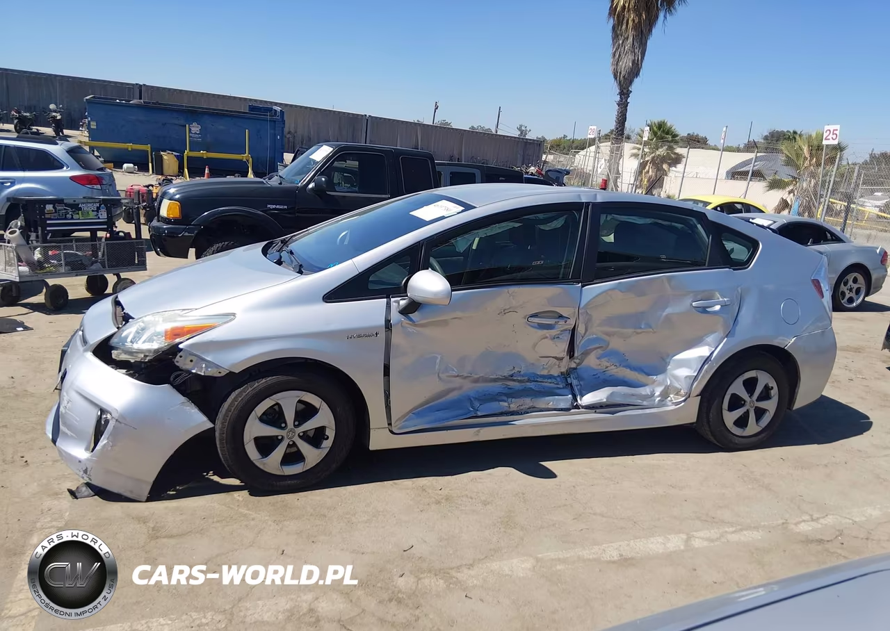 2015 Toyota Prius Five-Four-Persona Series Special Edition-Three-Two VIN:JTDKN3DU8F1992612 - 14