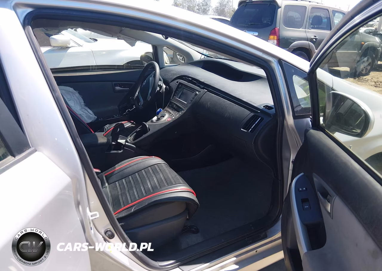 2015 Toyota Prius Five-Four-Persona Series Special Edition-Three-Two VIN:JTDKN3DU8F1992612 - 5