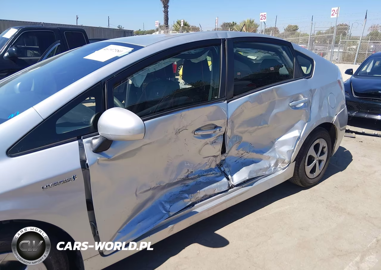 2015 Toyota Prius Five-Four-Persona Series Special Edition-Three-Two VIN:JTDKN3DU8F1992612 - 6