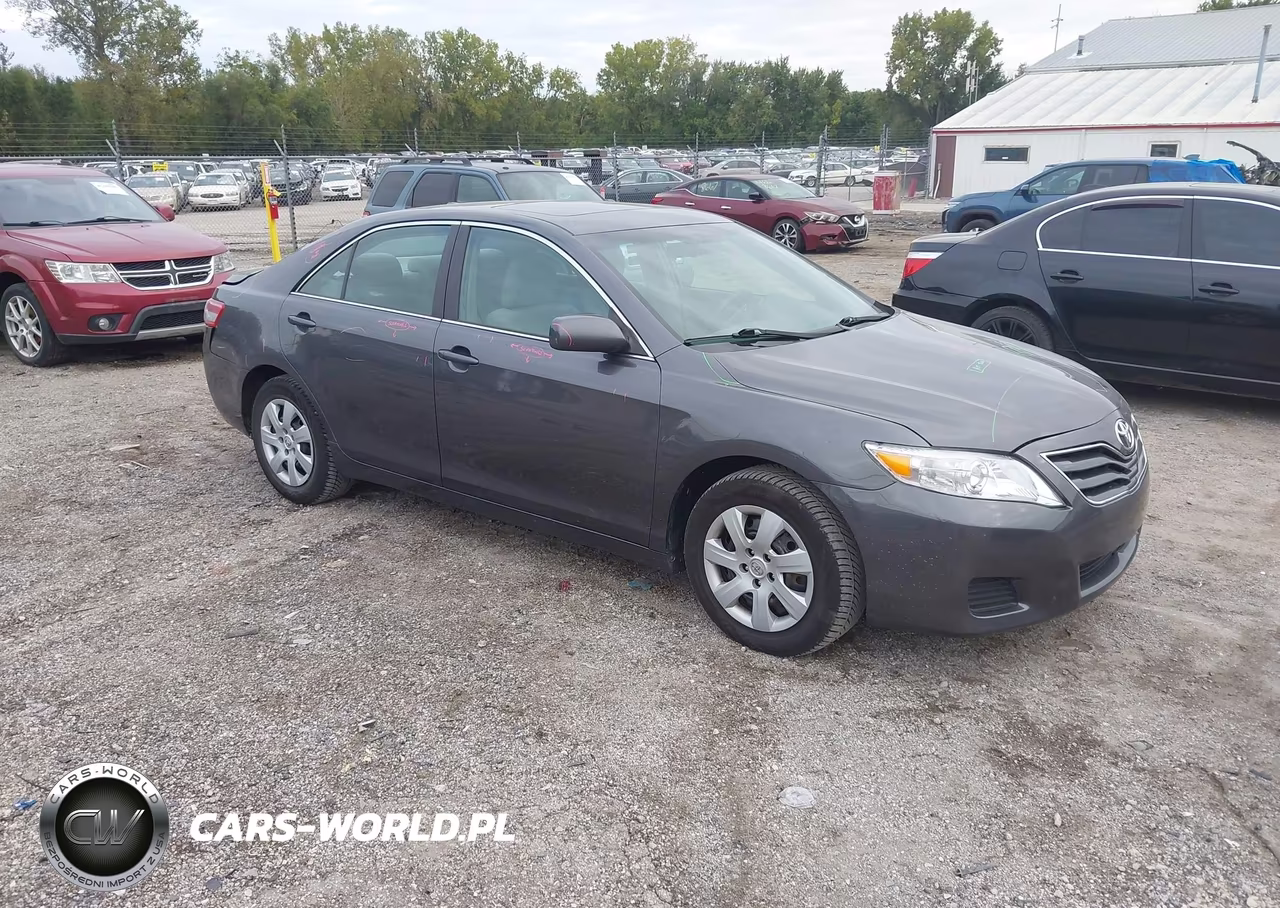 2011 Toyota Camry Le – zdjęcie 1 z 16