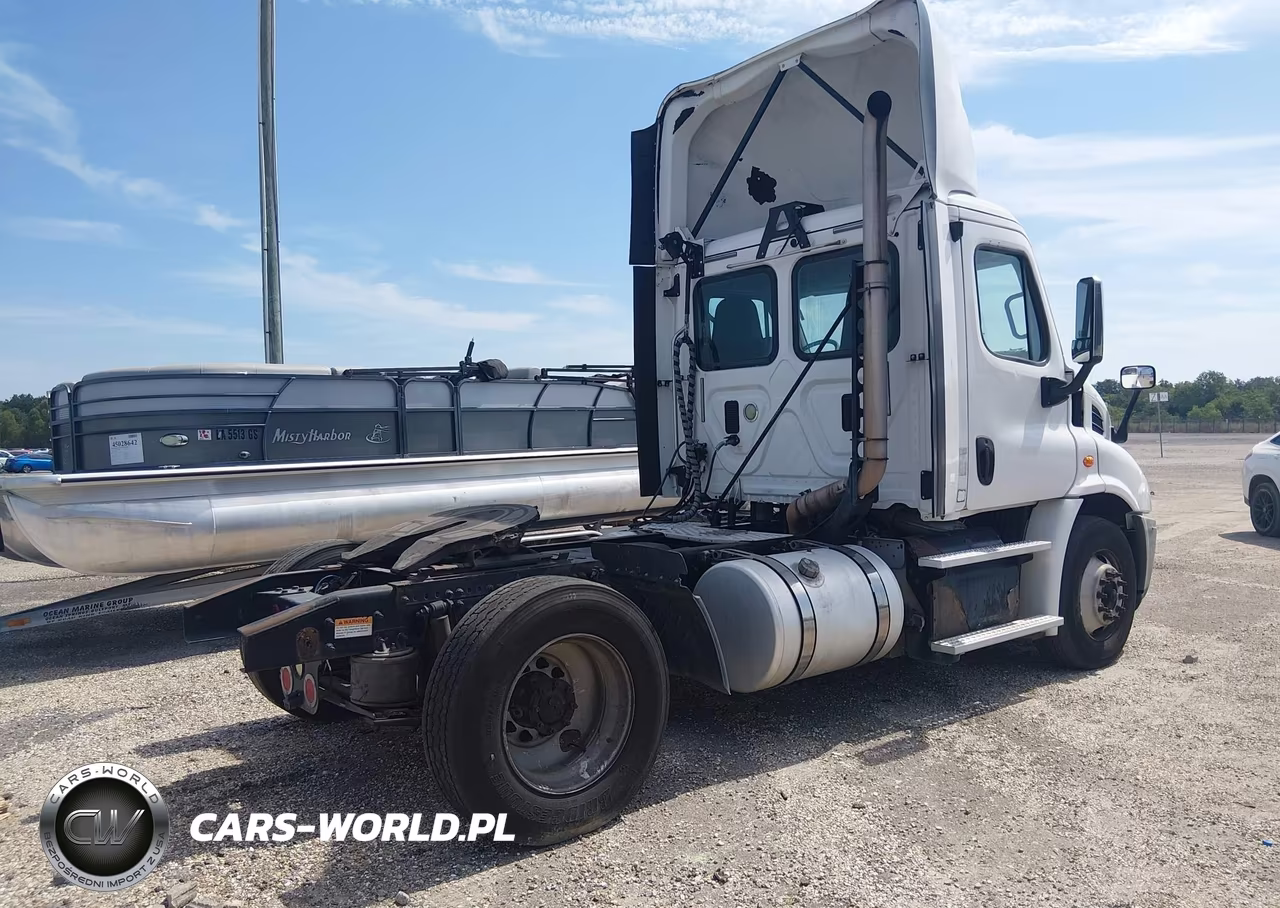 2017 Freightliner Cascadia 113 VIN:3AKBGBDVXHDHW0585 - 4
