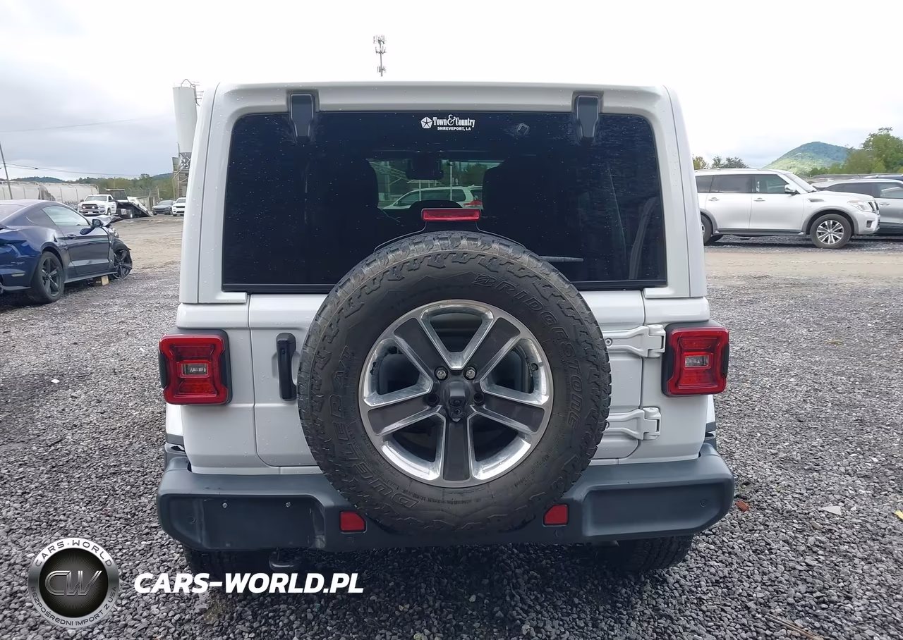 2020 Jeep Wrangler Unlimited Sahara 4X4 VIN:1C4HJXEG7LW285988 - 16