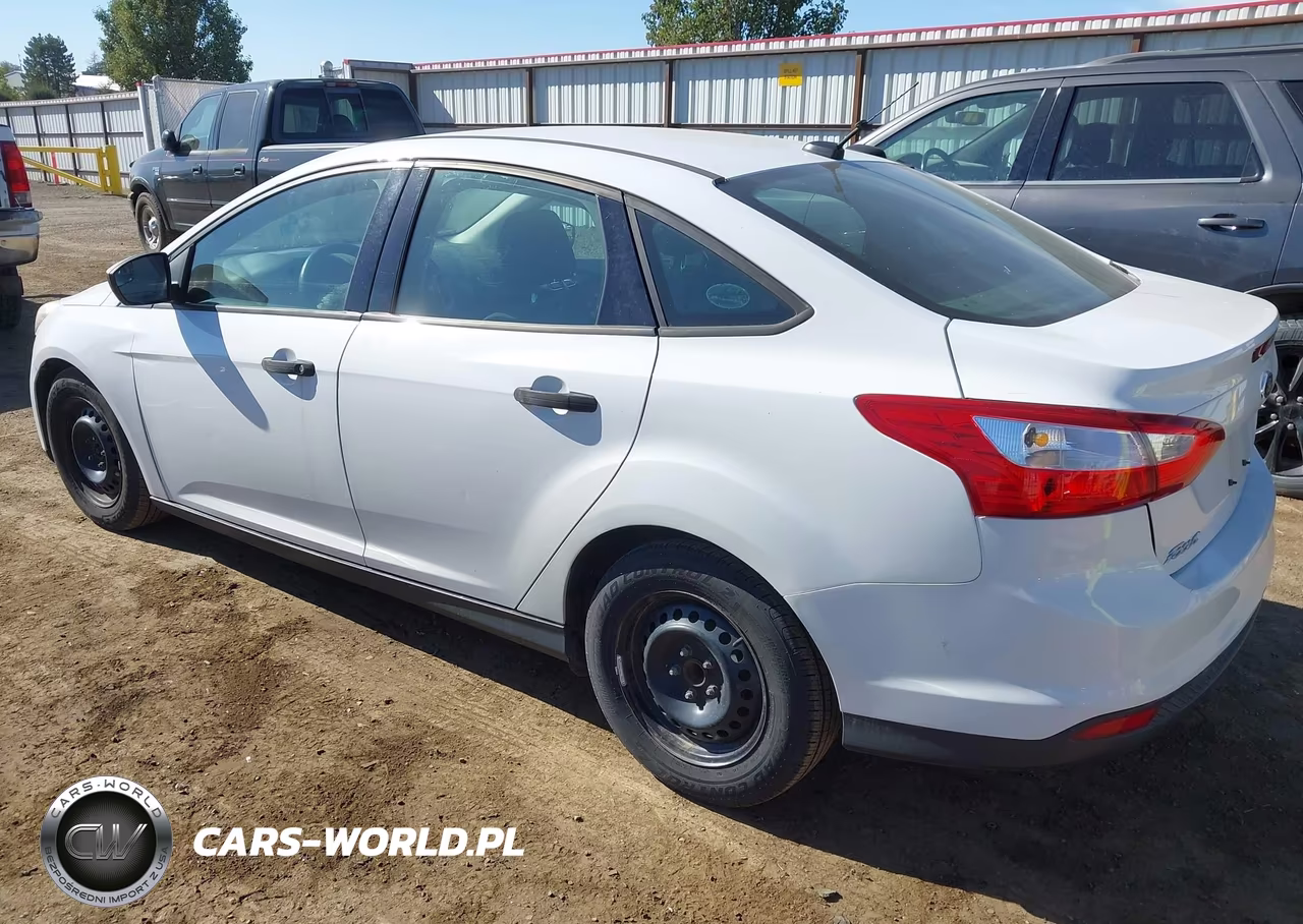 2012 Ford Focus S VIN:1FAHP3E27CL302629 - 3