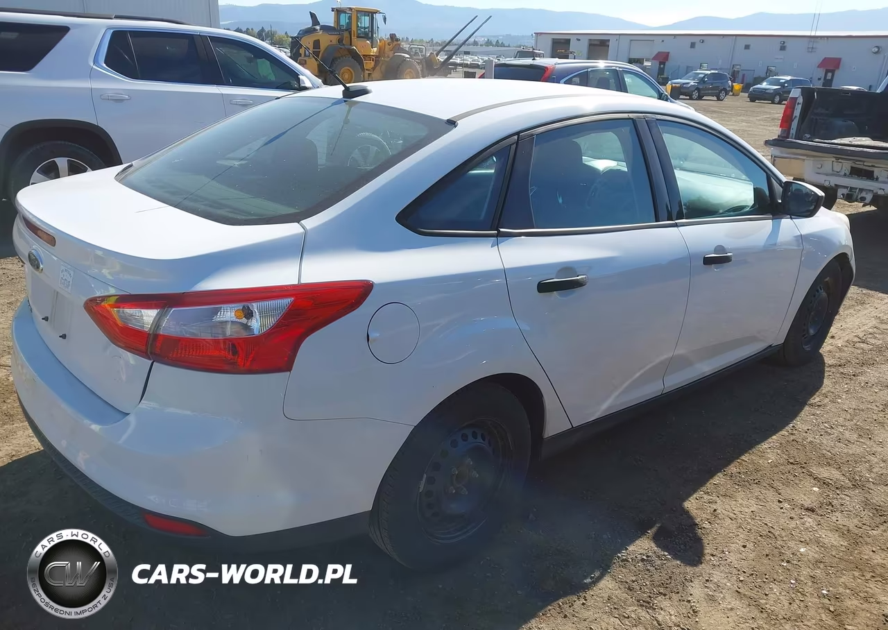2012 Ford Focus S VIN:1FAHP3E27CL302629 - 4