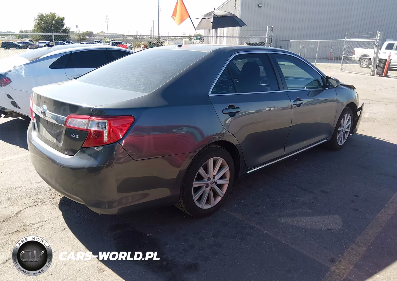 2014 Toyota Camry Xle V6 VIN:4T1BK1FK2EU545369 - 4