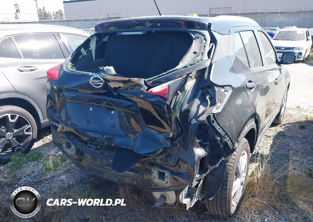 2019 Nissan Kicks S VIN:3N1CP5CU4KL506816 - 17