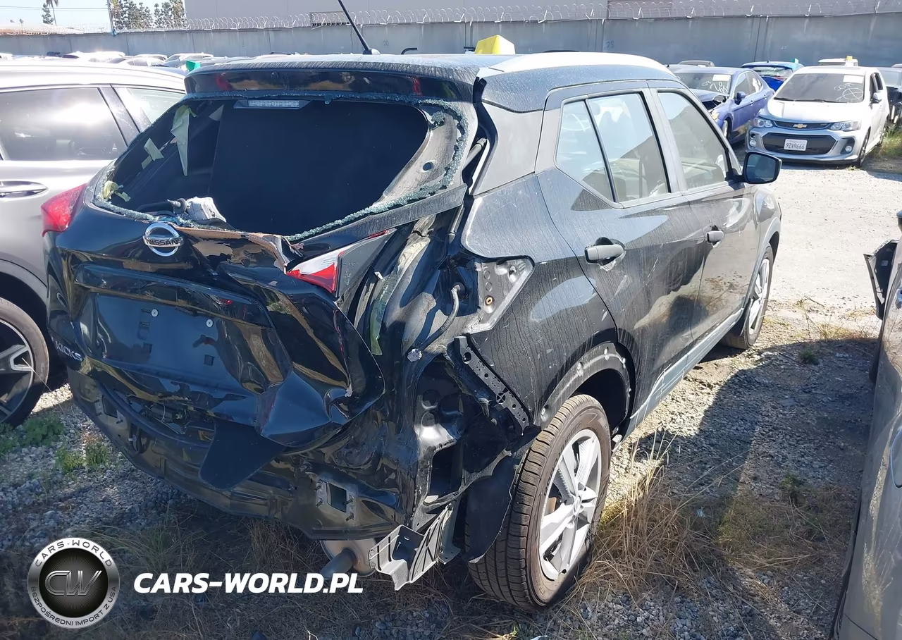 2019 Nissan Kicks S VIN:3N1CP5CU4KL506816 - 4